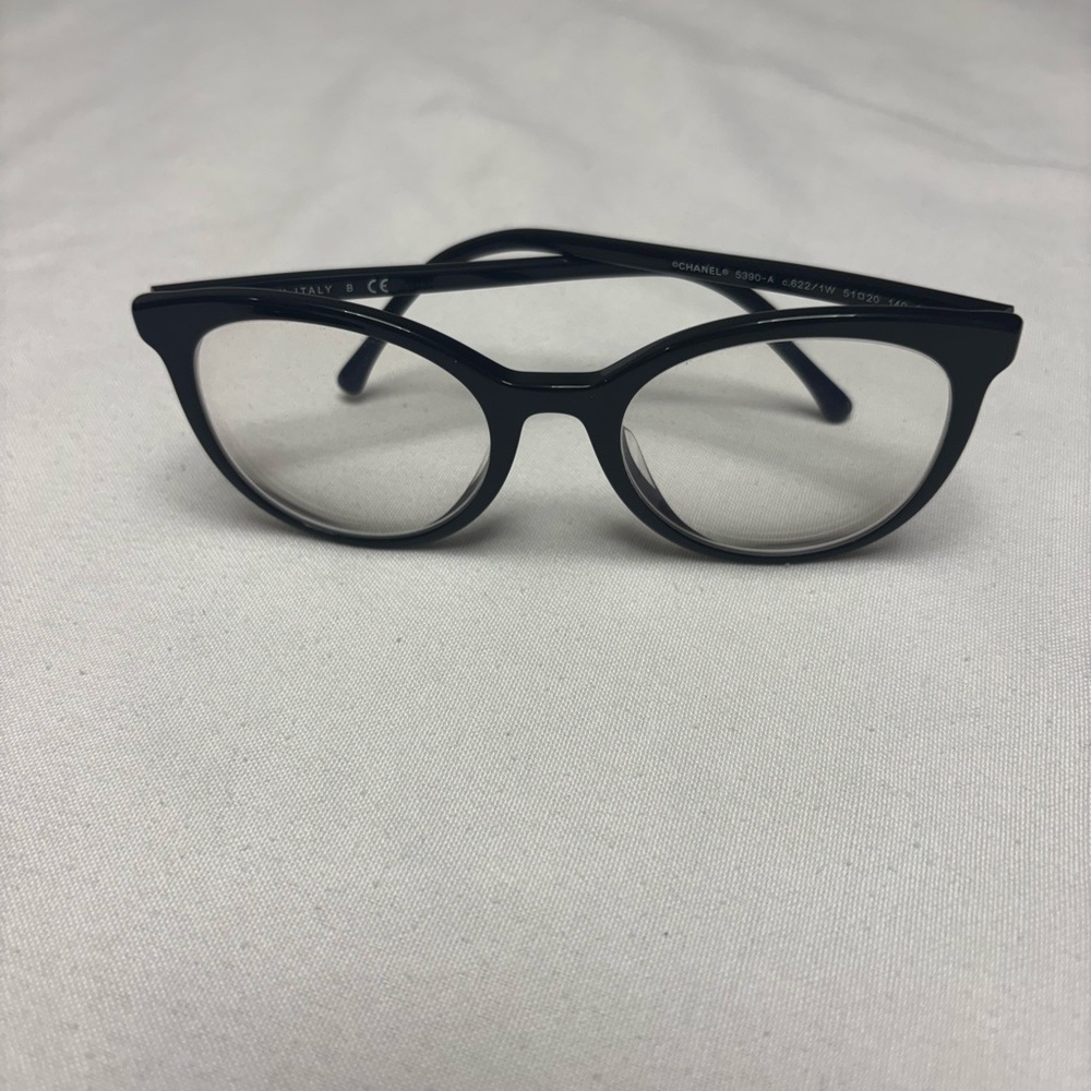 CHANEL Elegant and Interchangeable Sunglasses Trio - Picture 6 of 12